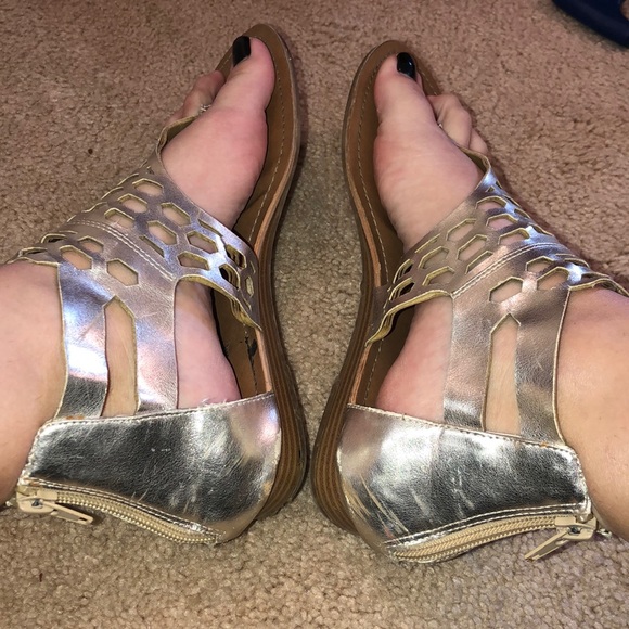 gold sandals - Picture 4 of 14